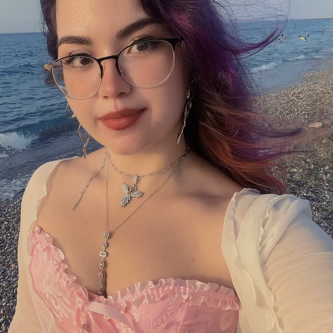 183645 üye numaralı Azra kullanıcısının profil resmi